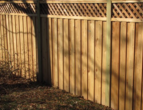 Cedar Board on Board Fence with Lattice Topper