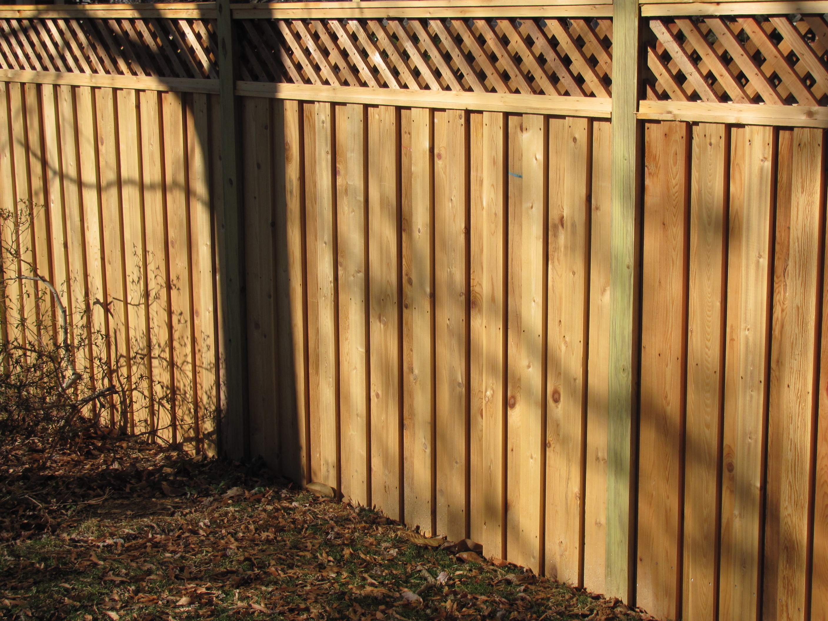 Cedar Board on Board Fence with Lattice Topper